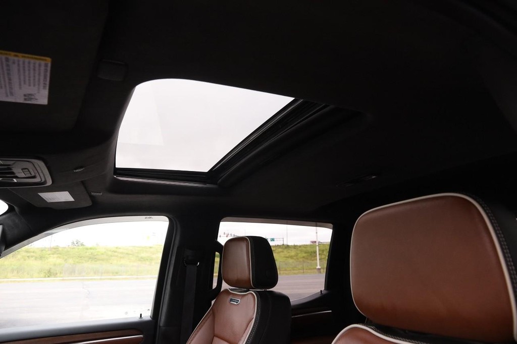 GMC Sierra 1500 Vehicle Full-screen Gallery Image 9