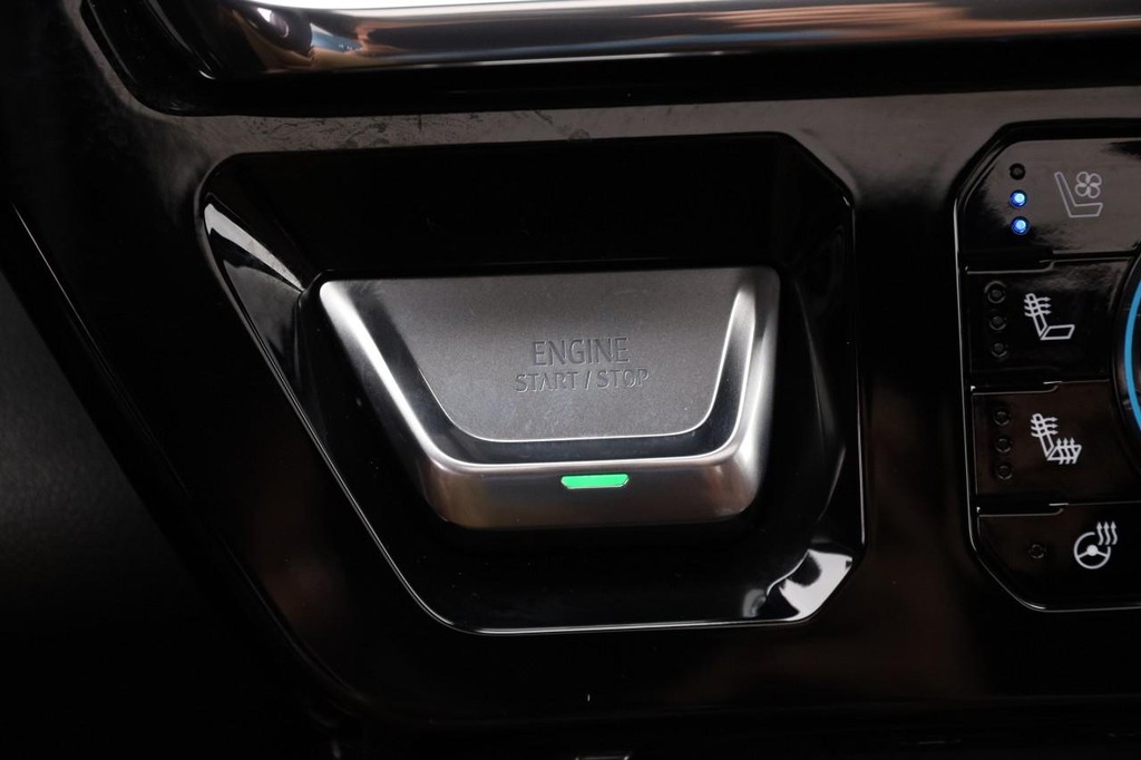 GMC Sierra 1500 Vehicle Full-screen Gallery Image 16
