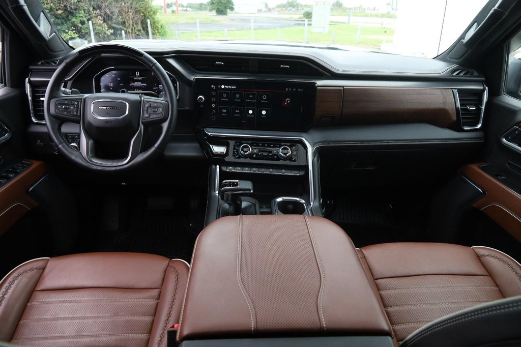 GMC Sierra 1500 Vehicle Full-screen Gallery Image 23