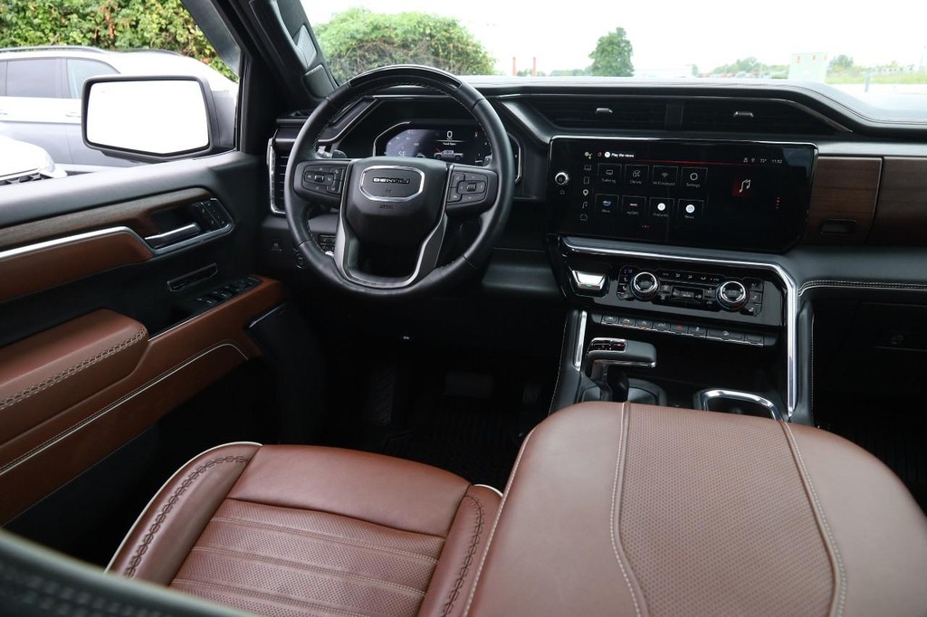 GMC Sierra 1500 Vehicle Full-screen Gallery Image 24