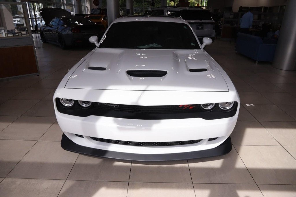 Dodge Challenger Vehicle Full-screen Gallery Image 04