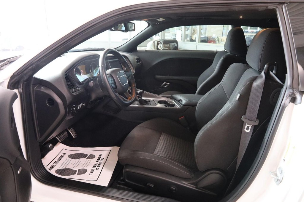 Dodge Challenger Vehicle Full-screen Gallery Image 08