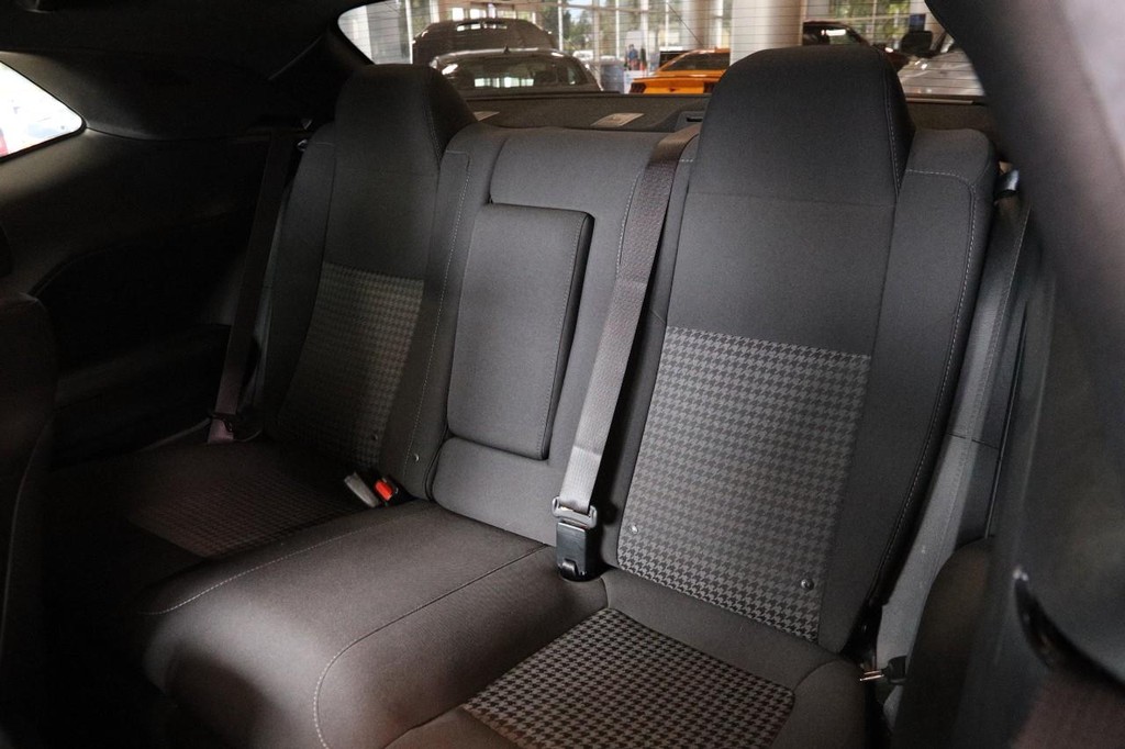 Dodge Challenger Vehicle Full-screen Gallery Image 09