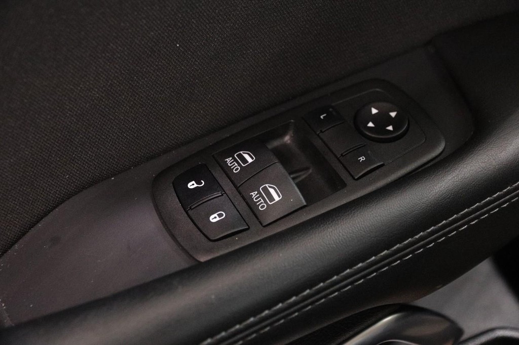 Dodge Challenger Vehicle Full-screen Gallery Image 10