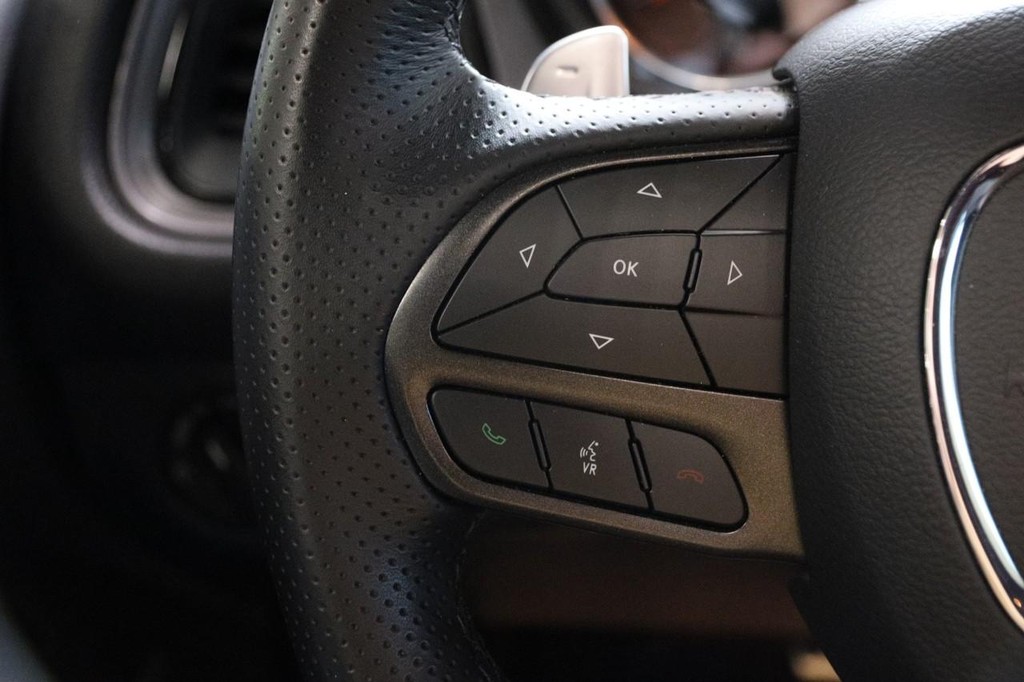 Dodge Challenger Vehicle Full-screen Gallery Image 12