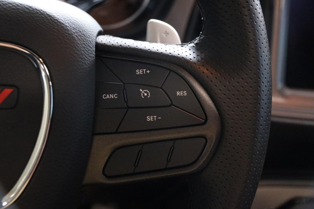 Dodge Challenger Vehicle Full-screen Gallery Image 13