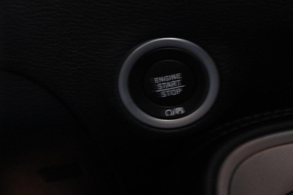 Dodge Challenger Vehicle Full-screen Gallery Image 14