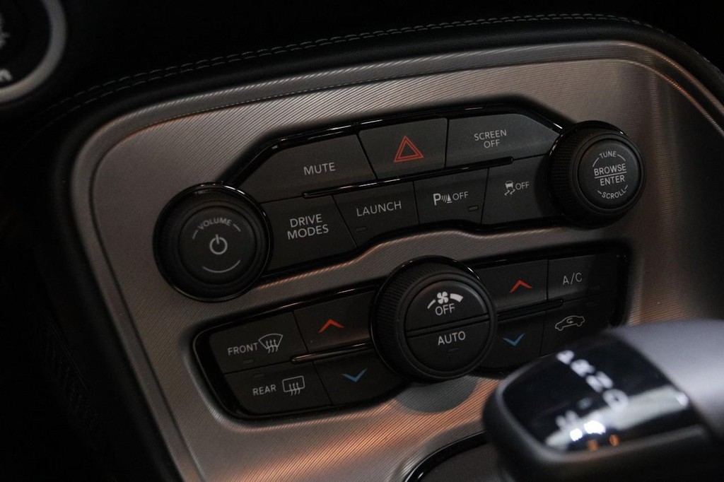 Dodge Challenger Vehicle Full-screen Gallery Image 15