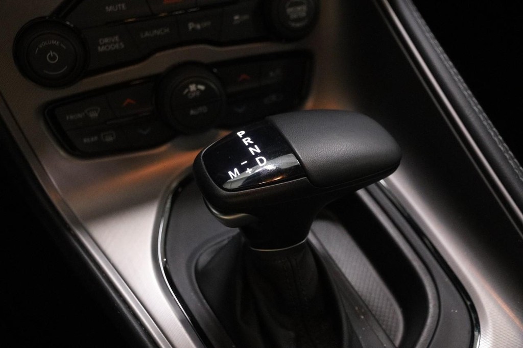 Dodge Challenger Vehicle Full-screen Gallery Image 17