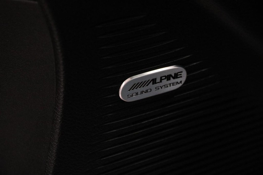 Dodge Challenger Vehicle Full-screen Gallery Image 18