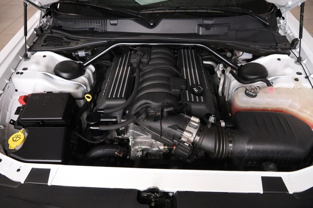Dodge Challenger Vehicle Full-screen Gallery Image 23