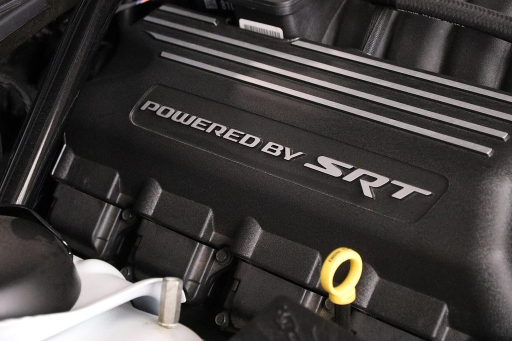 Dodge Challenger Vehicle Full-screen Gallery Image 24