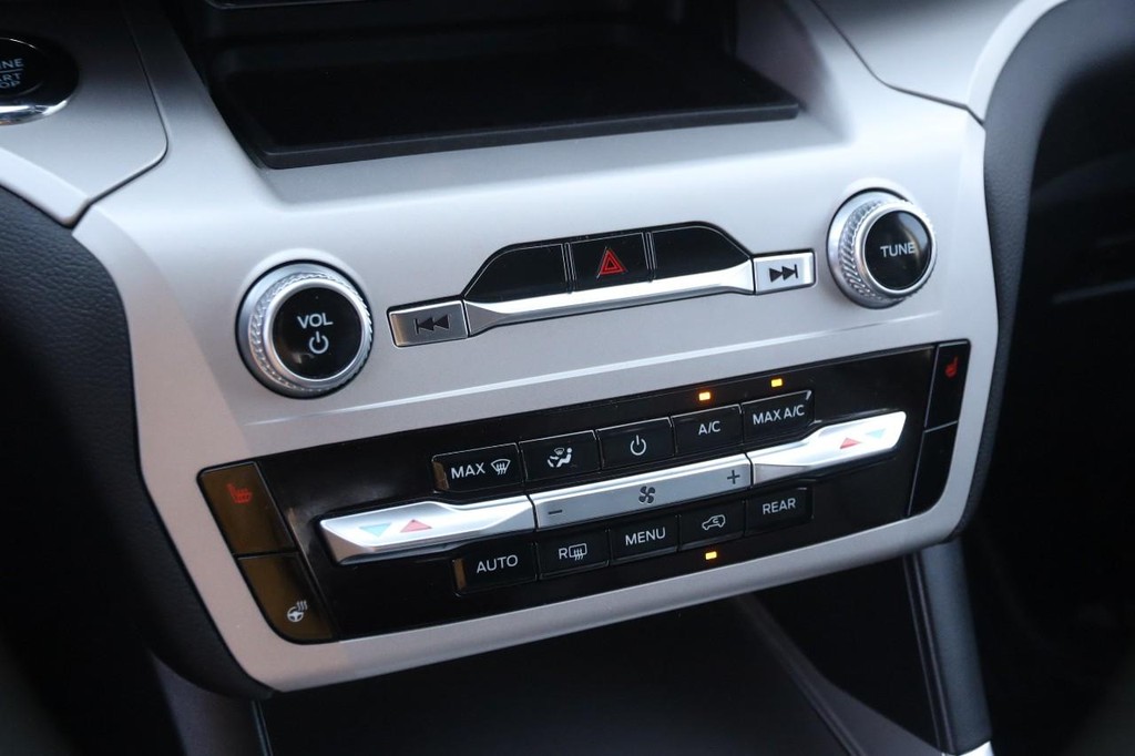 2024 Ford Explorer XLT - Photo 19