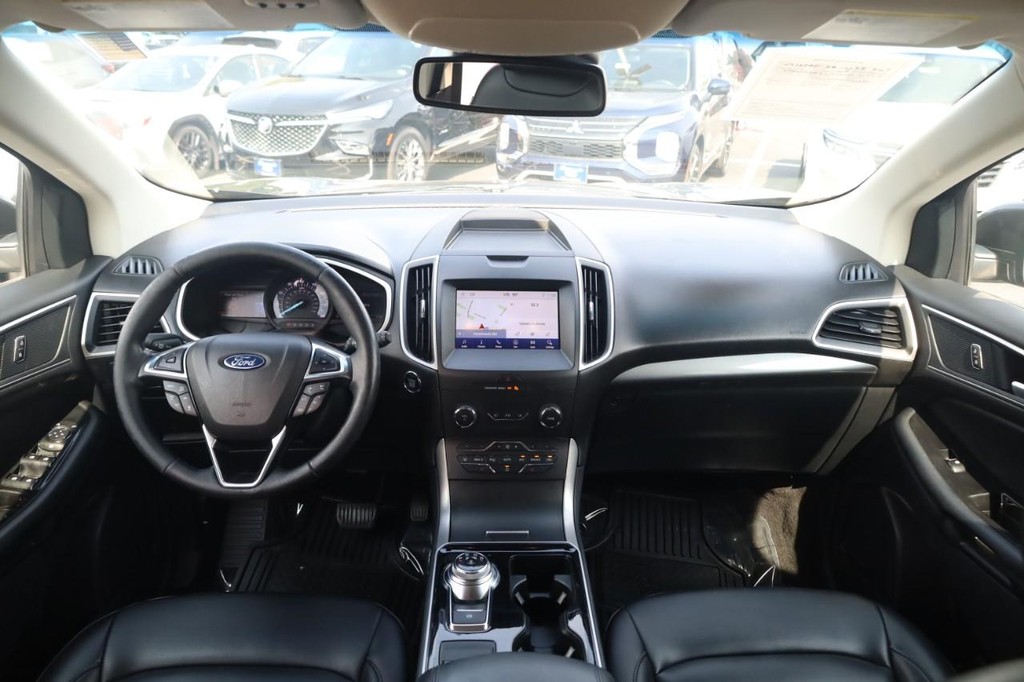Ford Edge Vehicle Full-screen Gallery Image 7