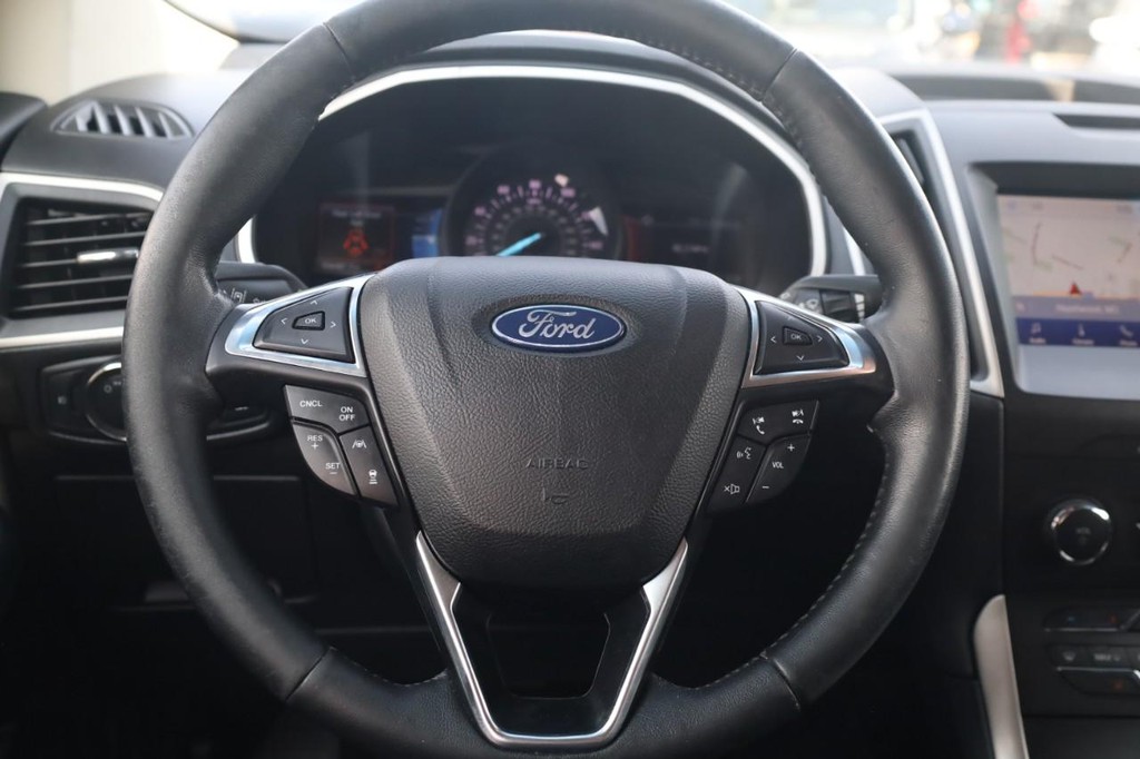 Ford Edge Vehicle Full-screen Gallery Image 8