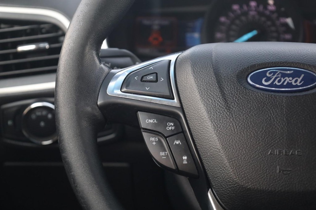 Ford Edge Vehicle Full-screen Gallery Image 10