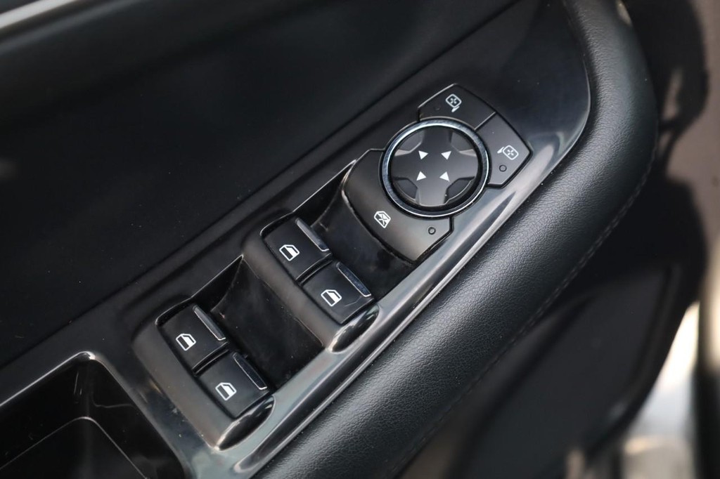 Ford Edge Vehicle Full-screen Gallery Image 11