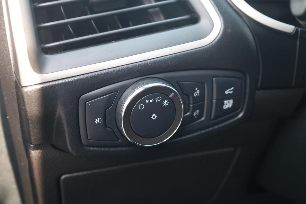 Ford Edge Vehicle Full-screen Gallery Image 12