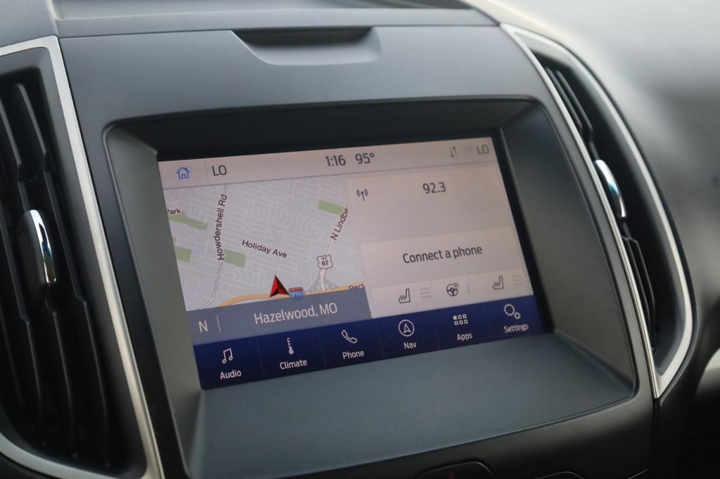 Ford Edge Vehicle Full-screen Gallery Image 14