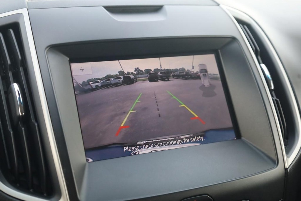 Ford Edge Vehicle Full-screen Gallery Image 15