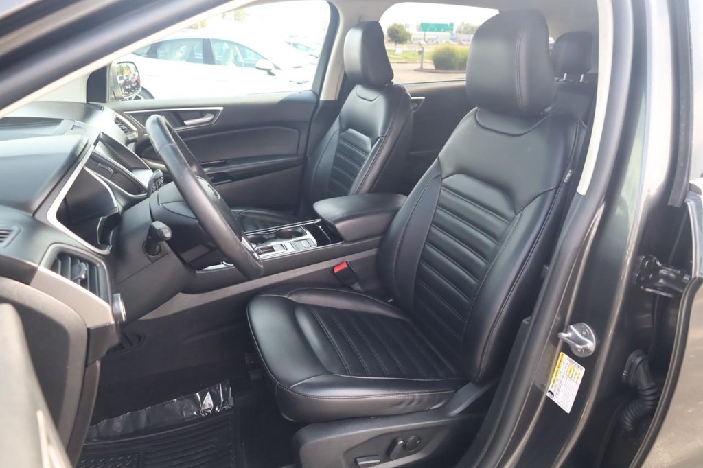 Ford Edge Vehicle Full-screen Gallery Image 19