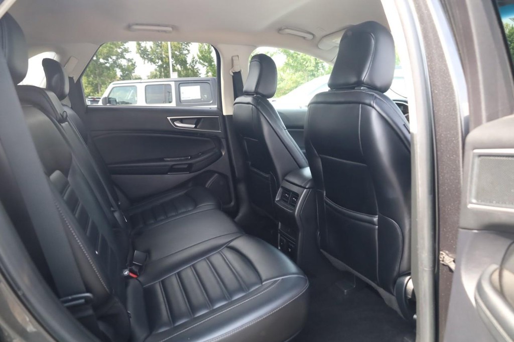 Ford Edge Vehicle Full-screen Gallery Image 21