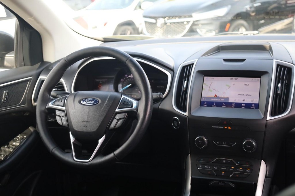 Ford Edge Vehicle Full-screen Gallery Image 23
