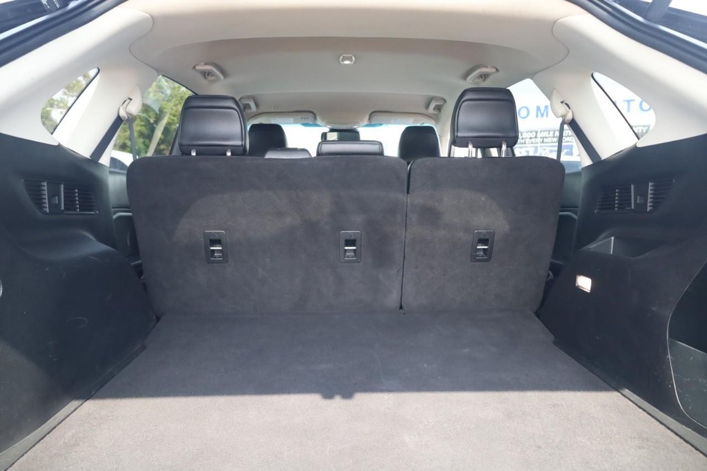 Ford Edge Vehicle Full-screen Gallery Image 24
