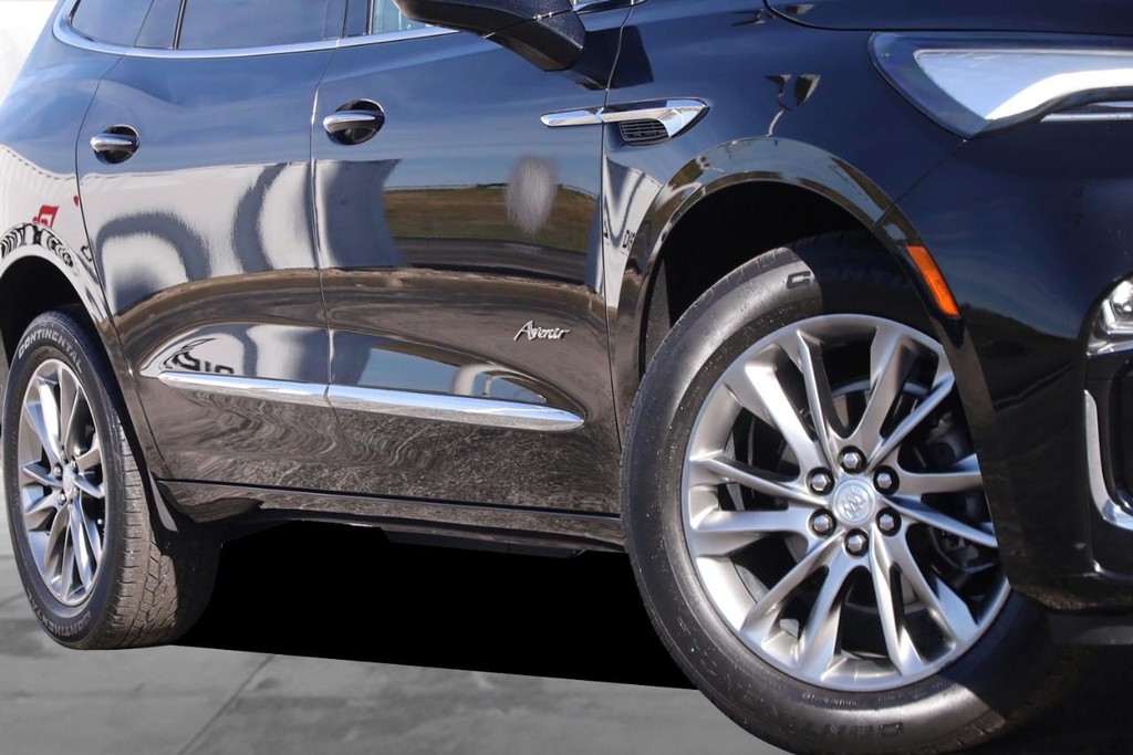 Buick Enclave Vehicle Full-screen Gallery Image 03