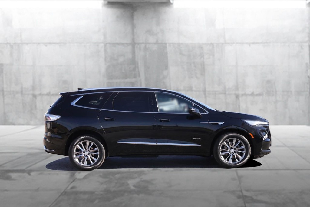 Buick Enclave Vehicle Full-screen Gallery Image 05