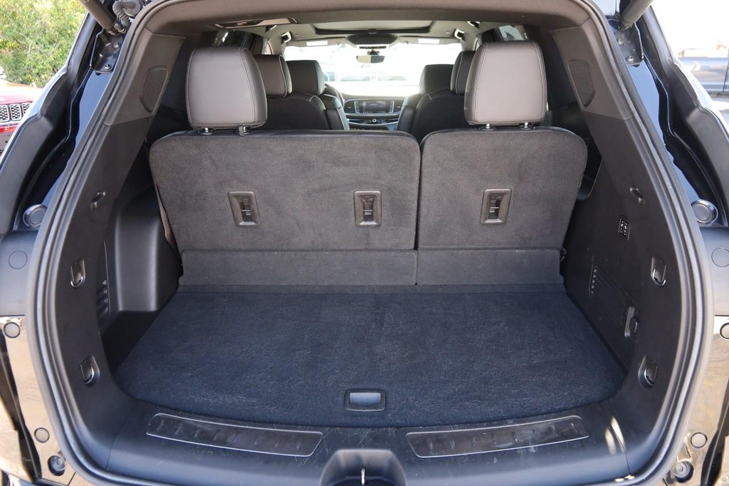 Buick Enclave Vehicle Full-screen Gallery Image 07