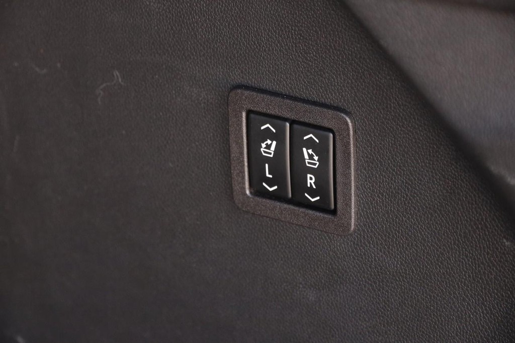 Buick Enclave Vehicle Full-screen Gallery Image 08
