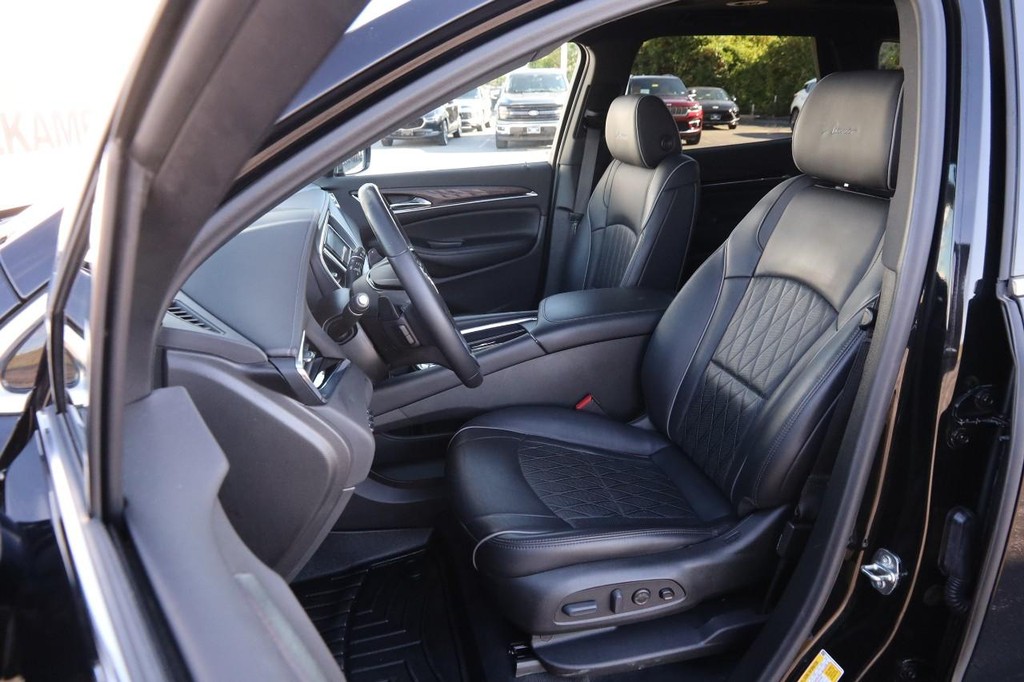 Buick Enclave Vehicle Full-screen Gallery Image 10