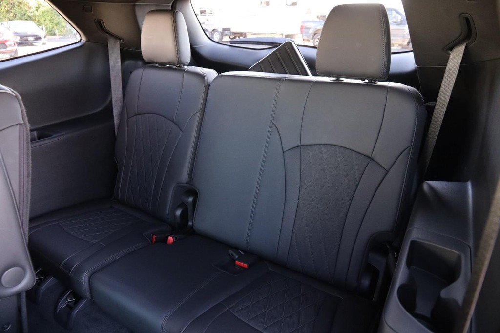 Buick Enclave Vehicle Full-screen Gallery Image 12