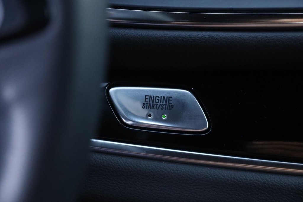 Buick Enclave Vehicle Full-screen Gallery Image 17