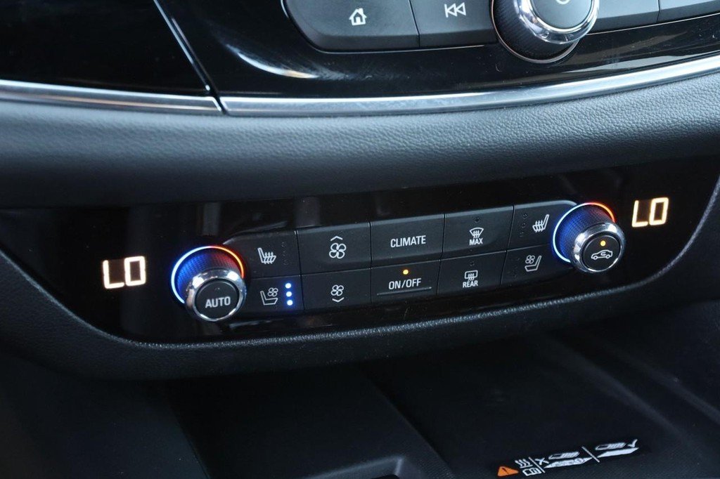 Buick Enclave Vehicle Full-screen Gallery Image 21