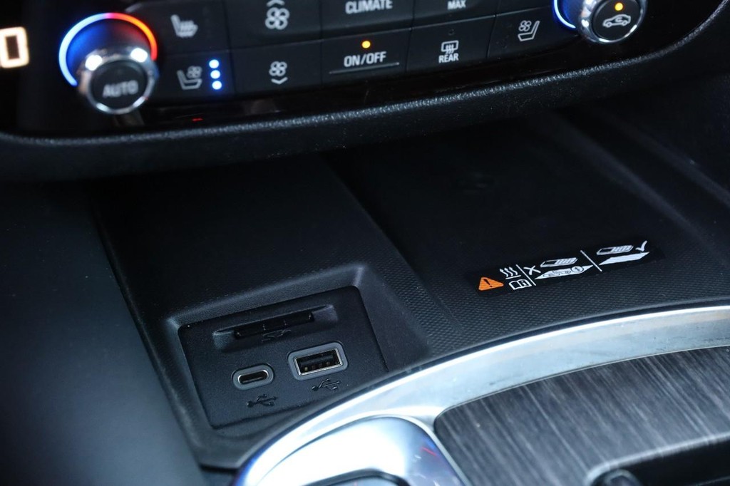 Buick Enclave Vehicle Full-screen Gallery Image 22