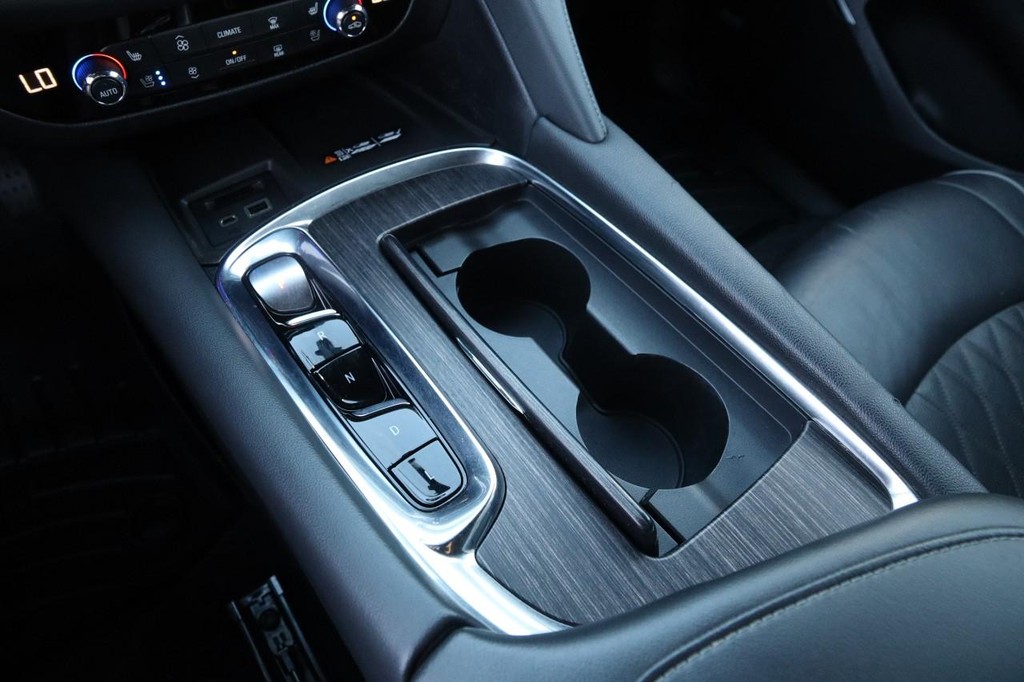 Buick Enclave Vehicle Full-screen Gallery Image 23