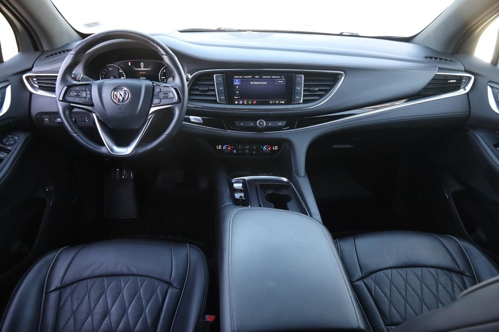 Buick Enclave Vehicle Full-screen Gallery Image 25