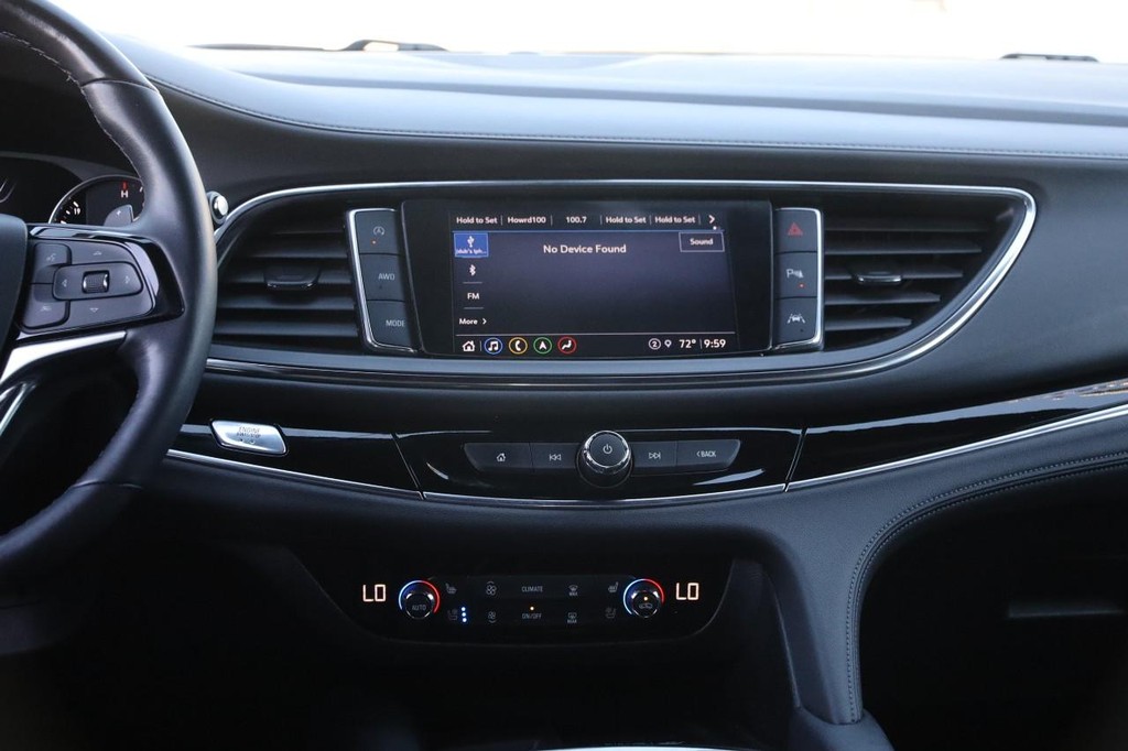 Buick Enclave Vehicle Full-screen Gallery Image 28