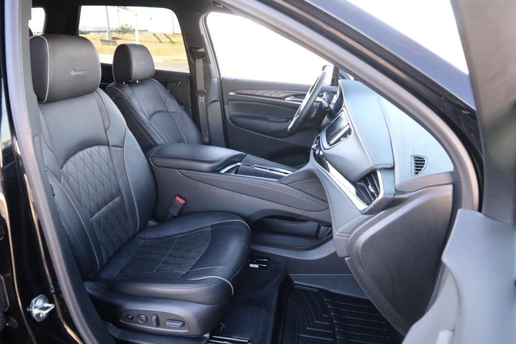 Buick Enclave Vehicle Full-screen Gallery Image 30
