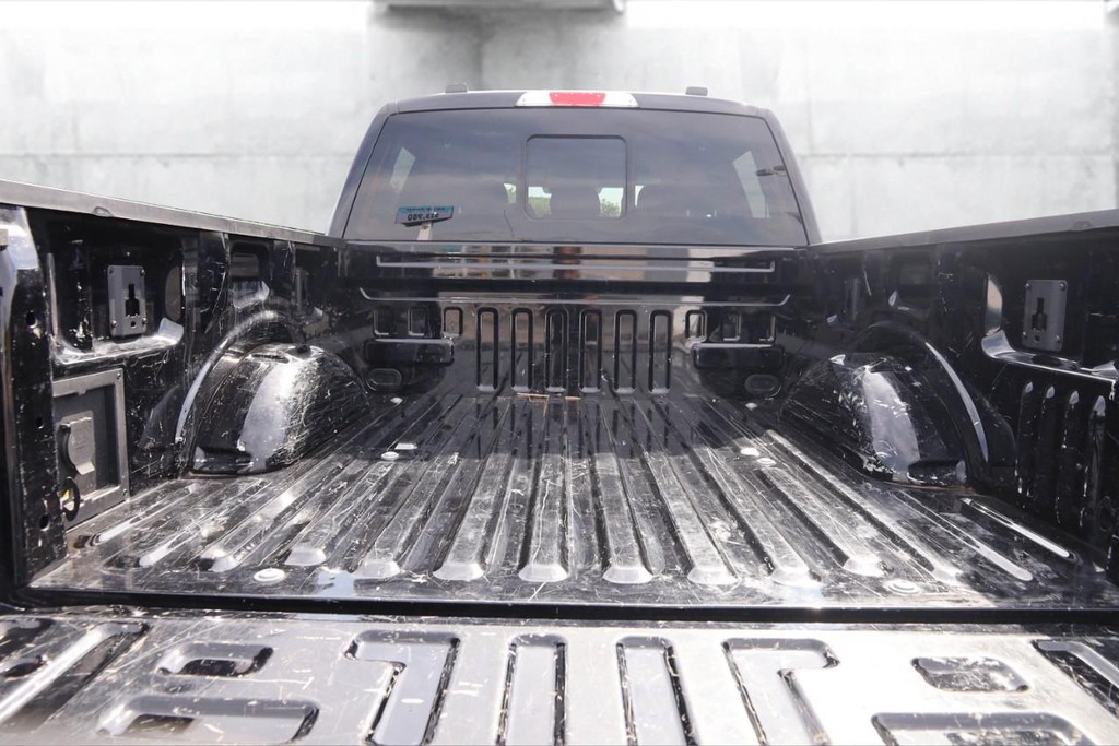 Ford F-150 Vehicle Full-screen Gallery Image 7