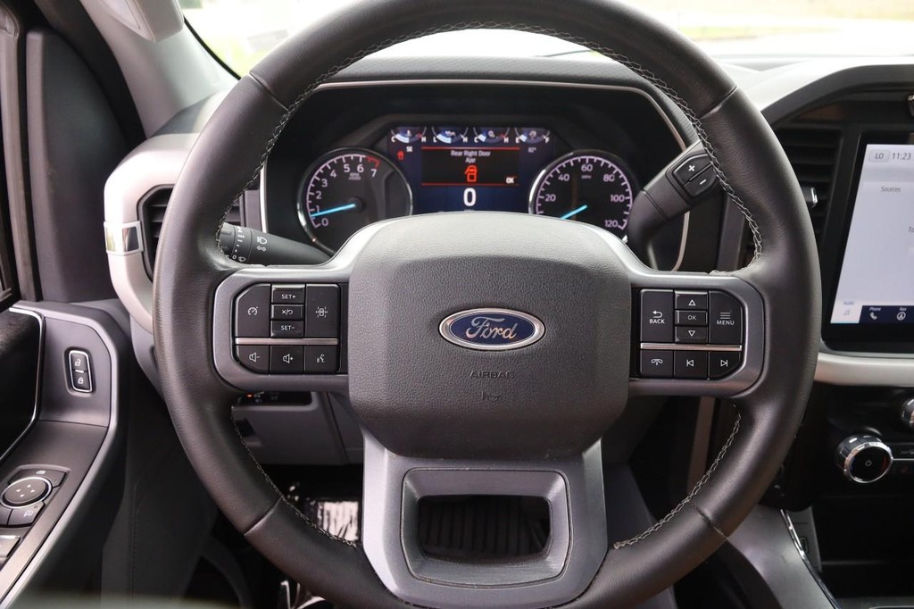 Ford F-150 Vehicle Full-screen Gallery Image 11