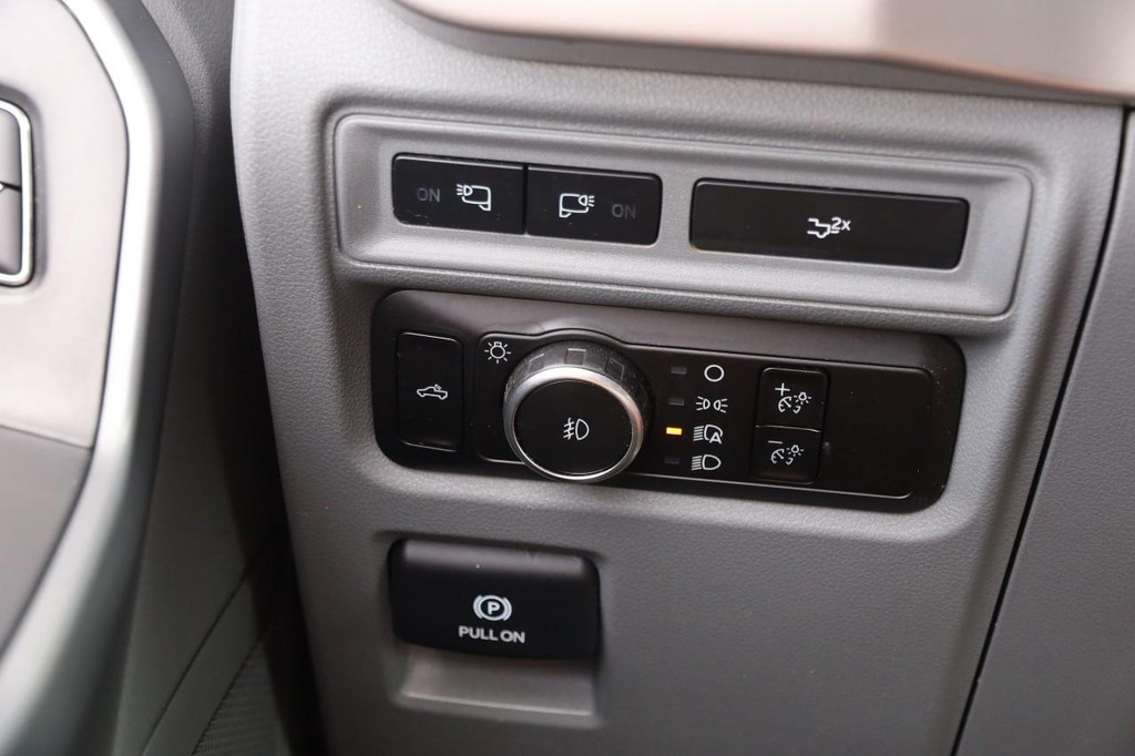 Ford F-150 Vehicle Full-screen Gallery Image 21
