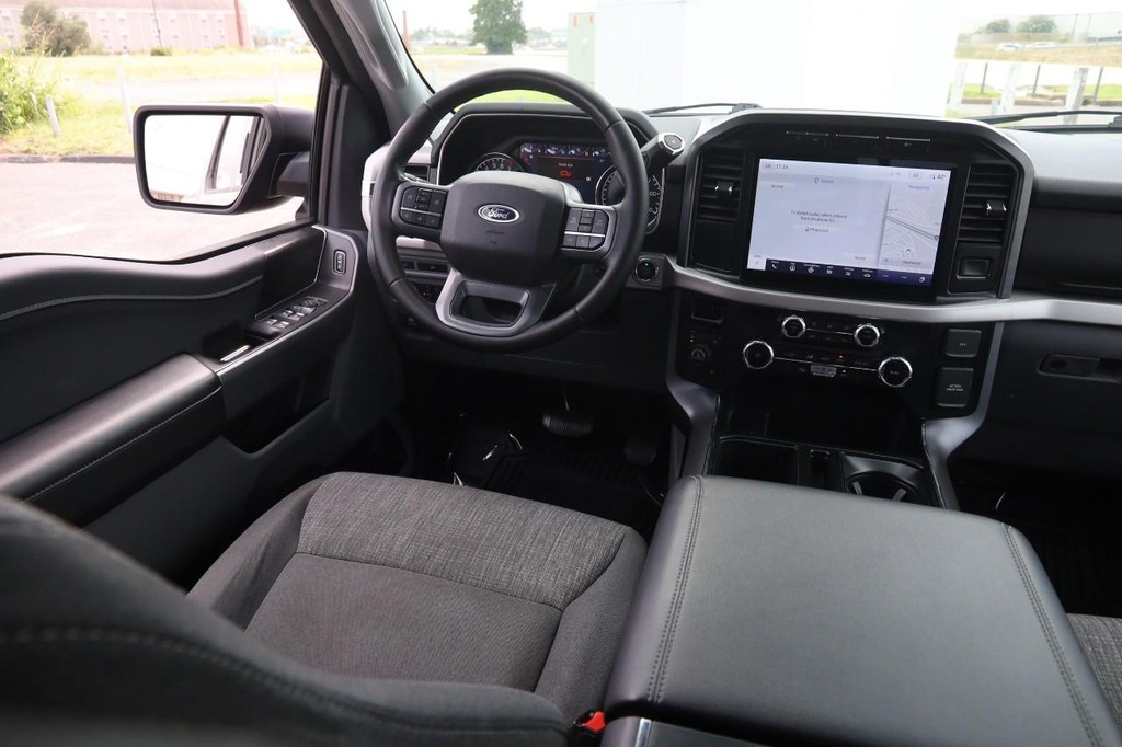 Ford F-150 Vehicle Full-screen Gallery Image 23