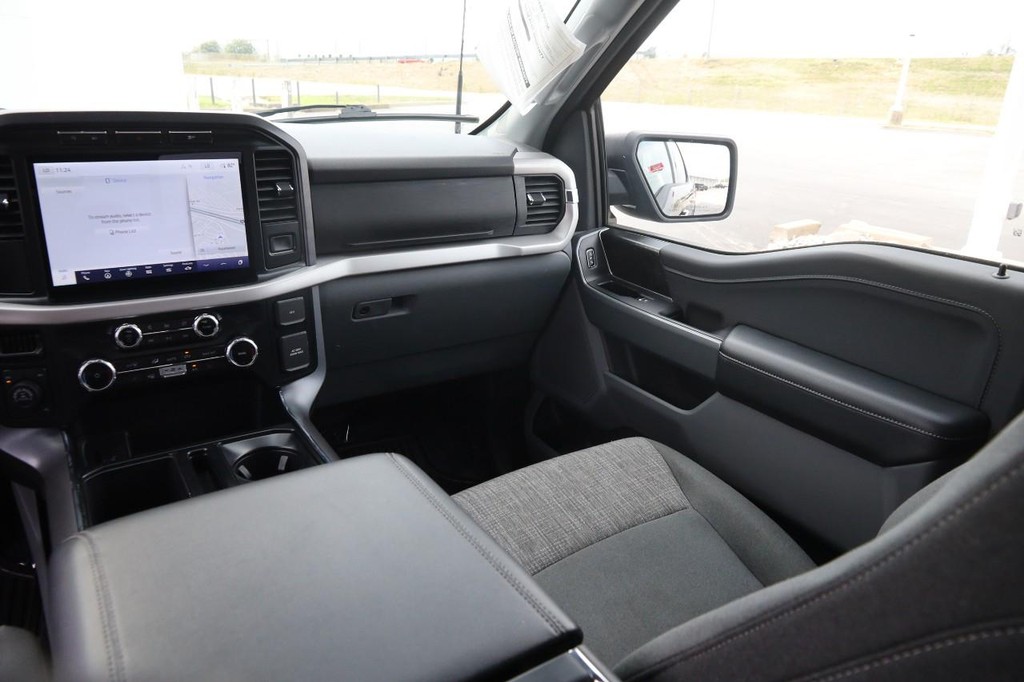 Ford F-150 Vehicle Full-screen Gallery Image 26