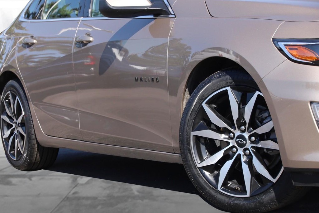 Chevrolet Malibu Vehicle Full-screen Gallery Image 03