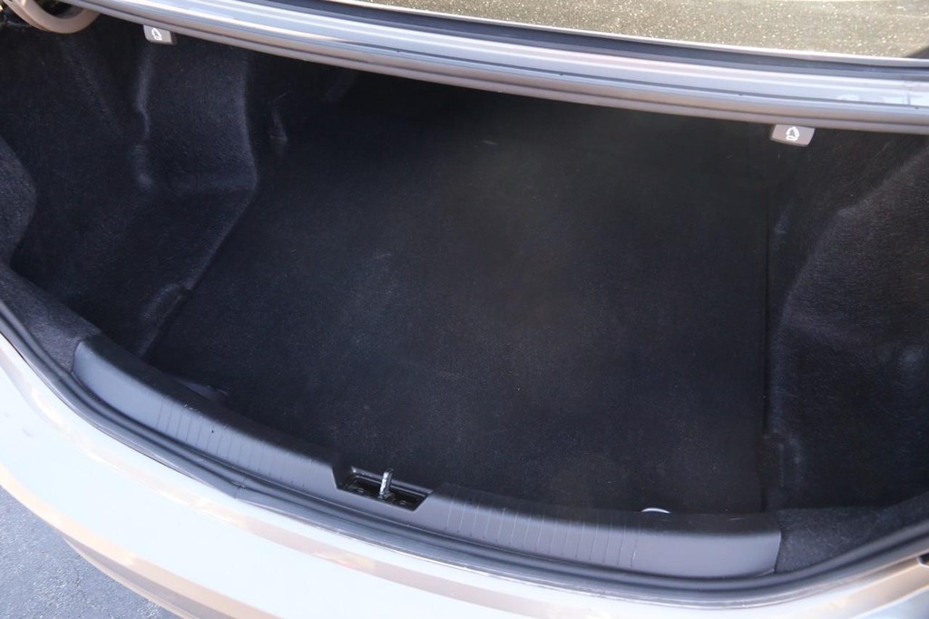 Chevrolet Malibu Vehicle Full-screen Gallery Image 07