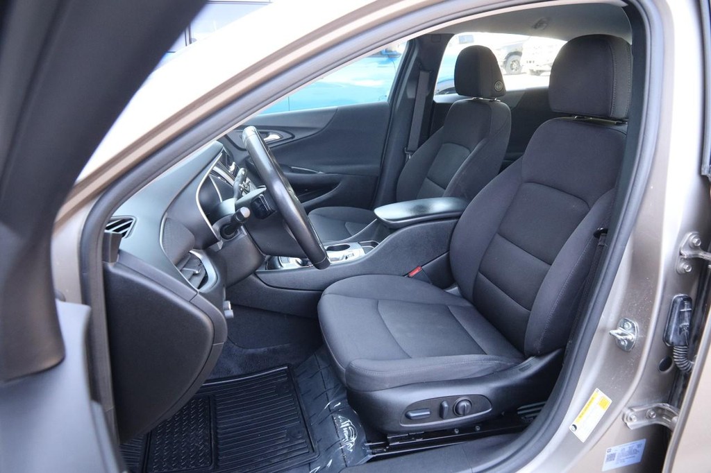 Chevrolet Malibu Vehicle Full-screen Gallery Image 08