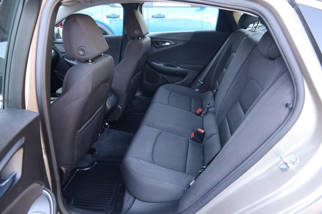 Chevrolet Malibu Vehicle Full-screen Gallery Image 09